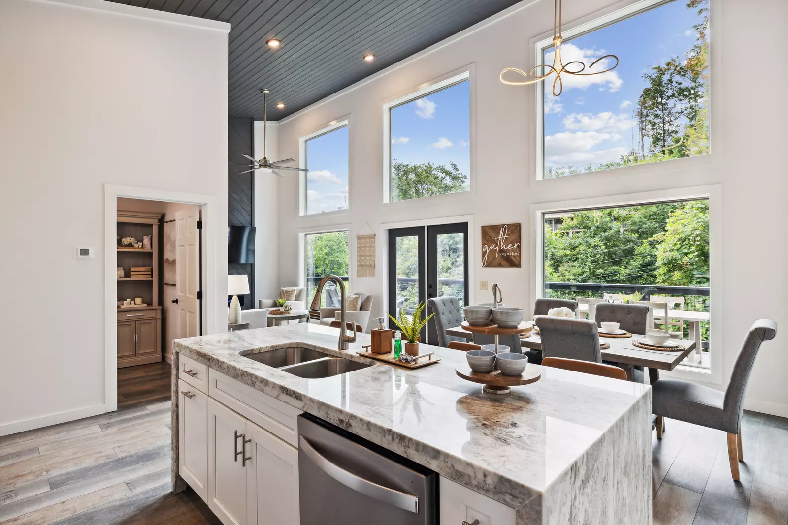 luxury kitchen in Smoky Mountain cabin
