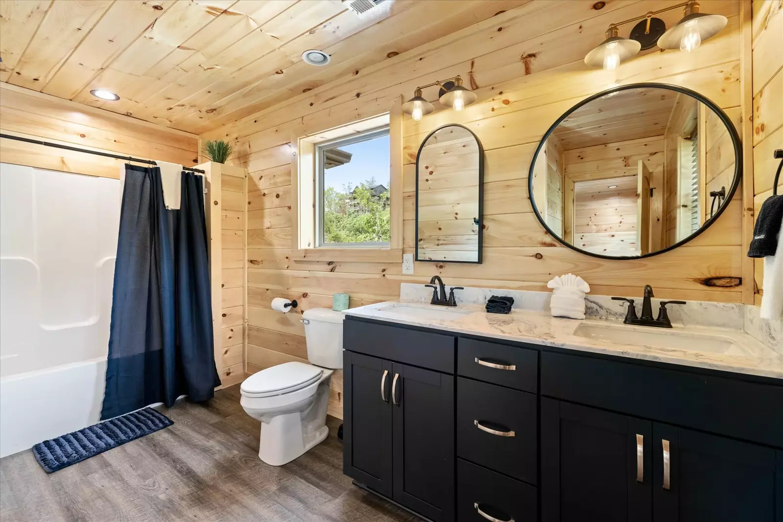bathroom in Smoky Mountain cabin