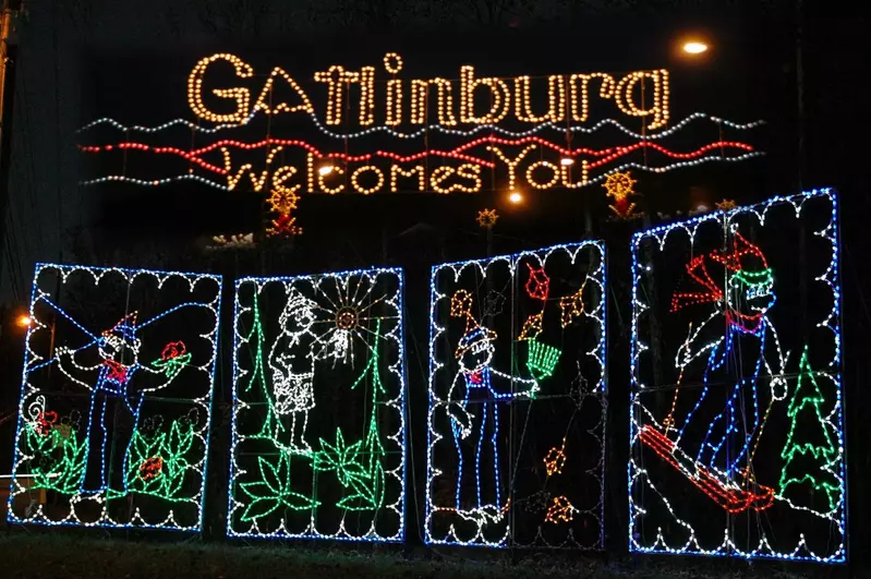 Gatlinburg holiday sign