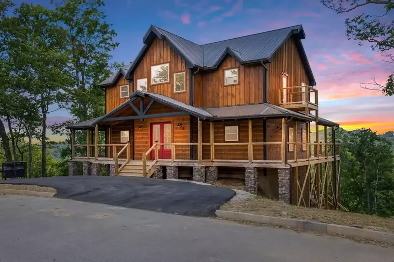 5 bedroom cabin in the Smoky Mountains